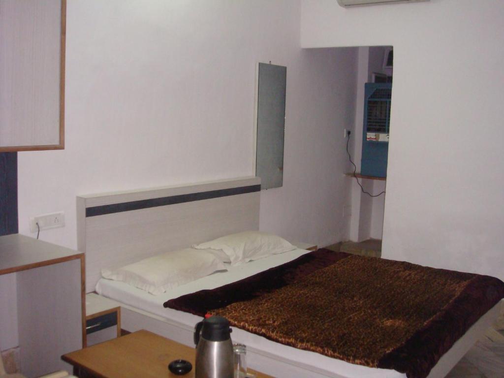 Hotel Golden Deluxe Jaipur Ruang foto