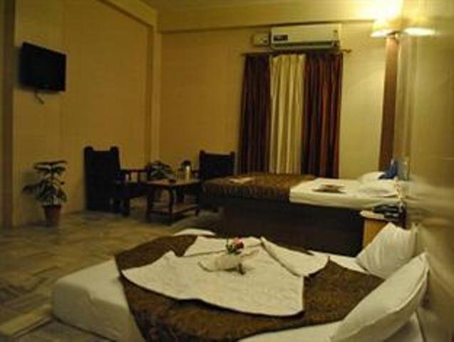 Hotel Golden Deluxe Jaipur Bagian luar foto