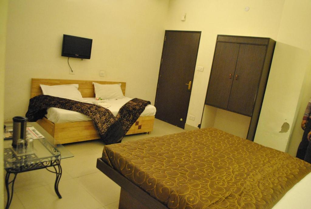 Hotel Golden Deluxe Jaipur Bagian luar foto