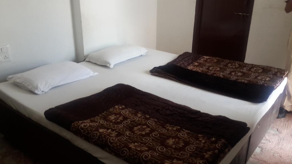 Hotel Golden Deluxe Jaipur Bagian luar foto