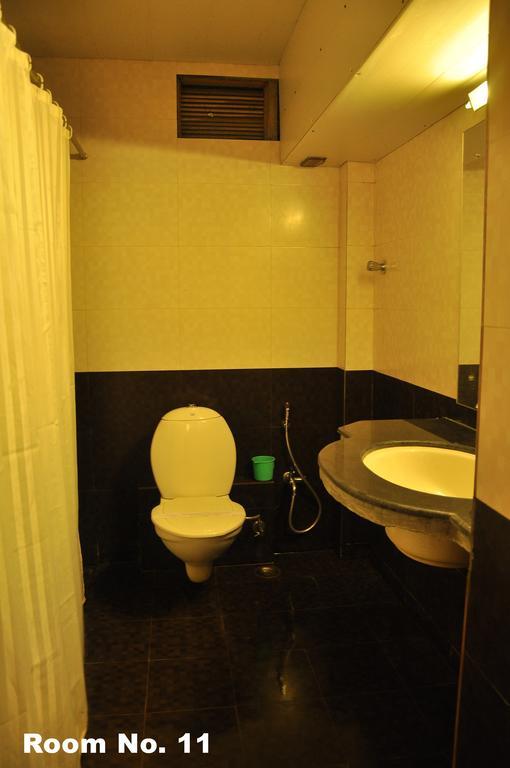 Hotel Golden Deluxe Jaipur Bagian luar foto