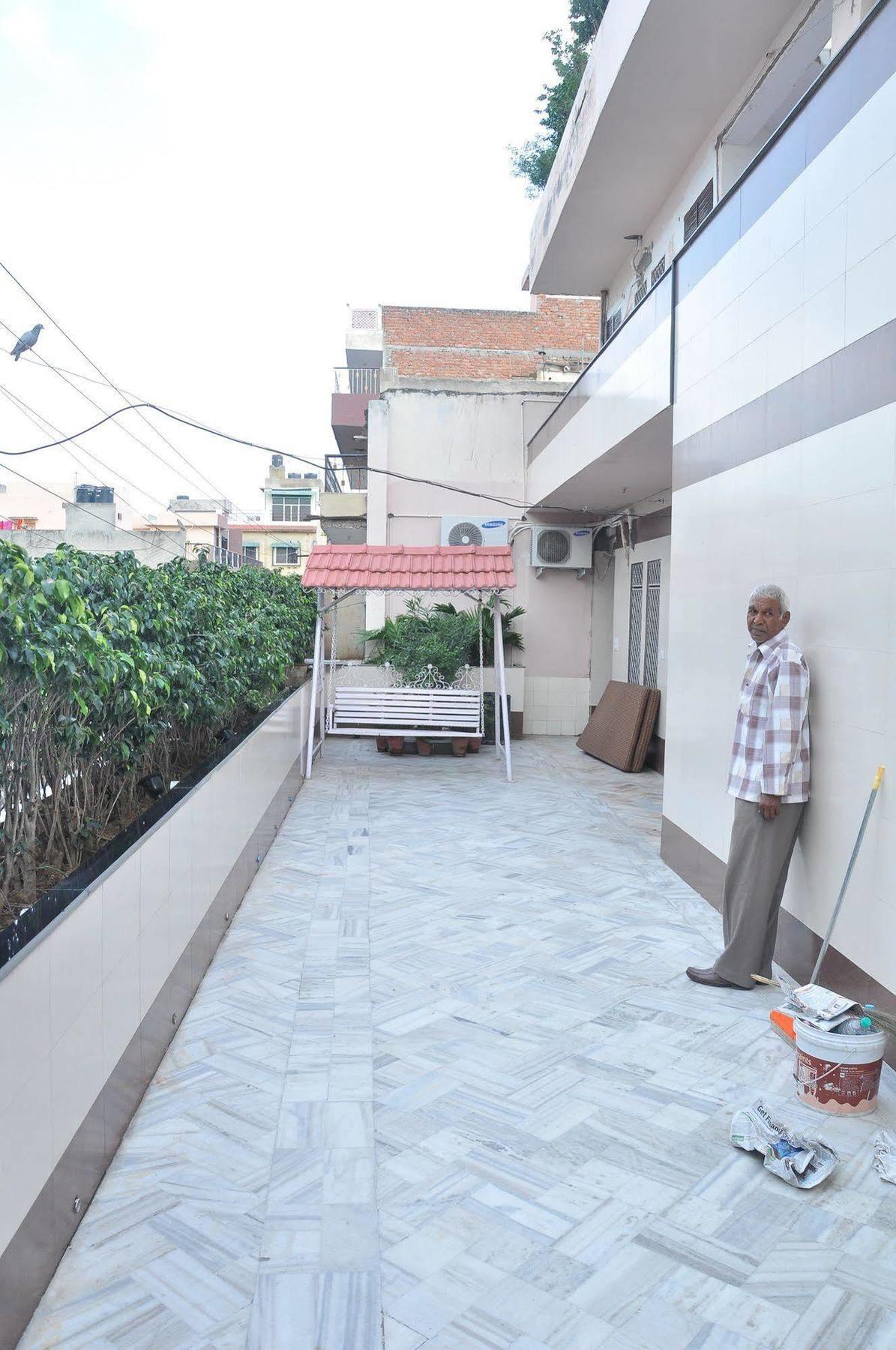 Hotel Golden Deluxe Jaipur Bagian luar foto