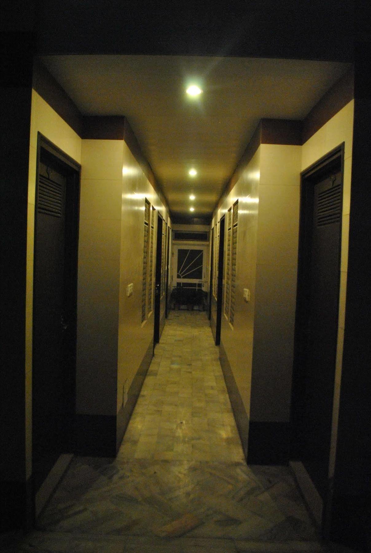Hotel Golden Deluxe Jaipur Bagian luar foto
