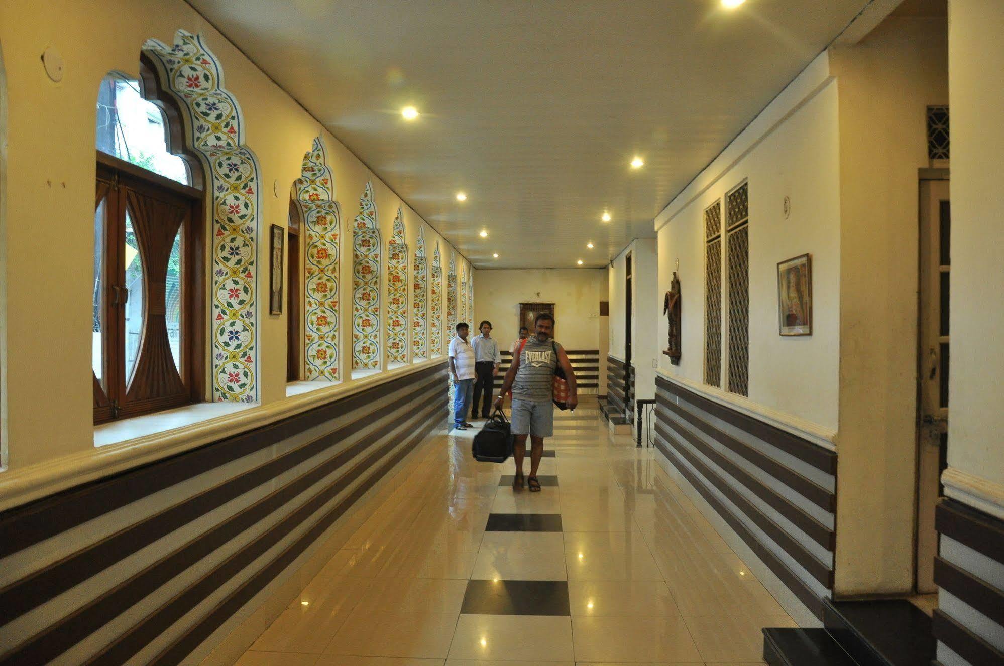Hotel Golden Deluxe Jaipur Bagian luar foto